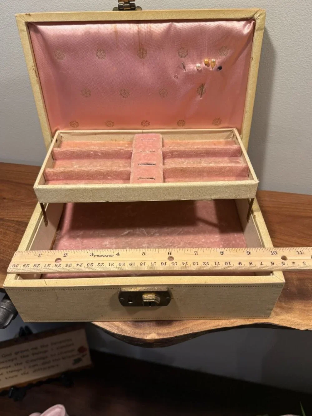 Vintage Mele Ivory Colored Jewelry Box Gold Filagree Trim See Photos For Flaws - Picture 4 of 10